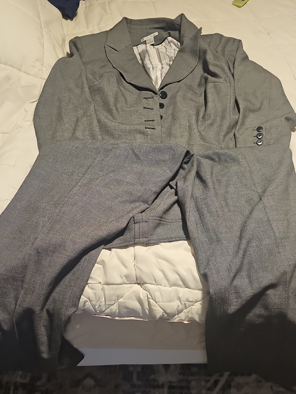 Peter Nygard Gray Women's Two-Piece Pantsuit